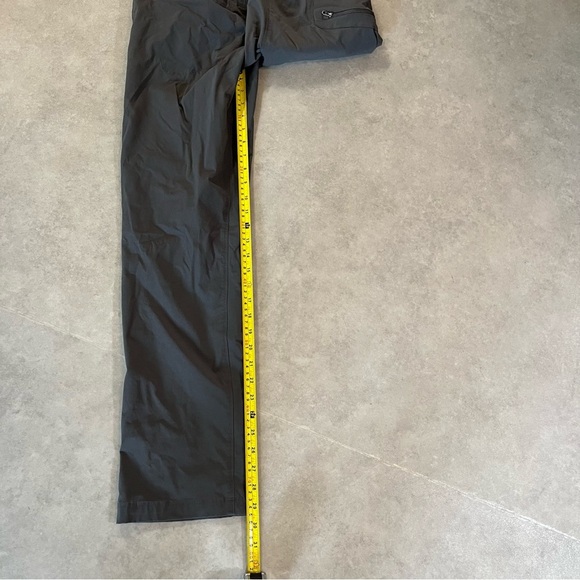 PATAGONIA Gray Cargo Pants. Women’s. Size 6. Stretch - Picture 7 of 8